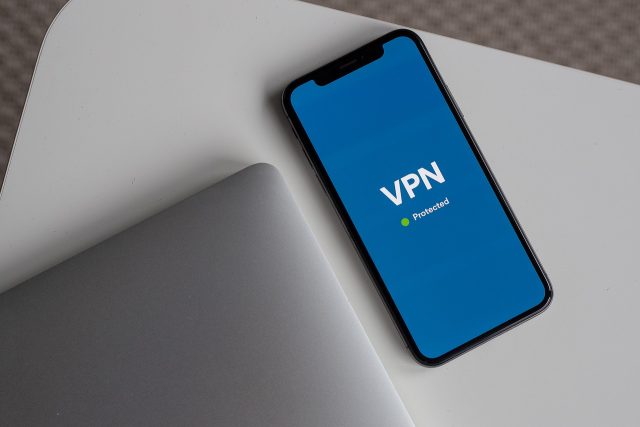 Cómo descargar aplicaciones que no estén disponible en nuestro país mediante una  conexión VPN.
